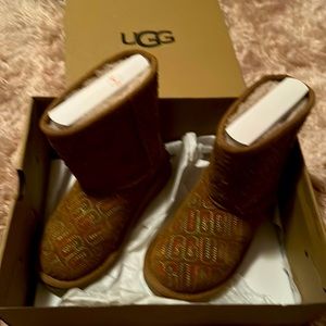 Uggs chestnut graphic stitch girl size 12